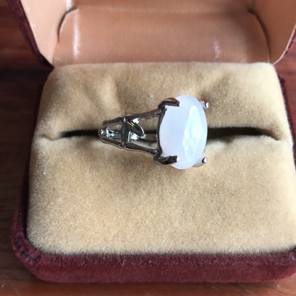 White Quartz Ring with Silver Setting & Band - Picture 5 of 10